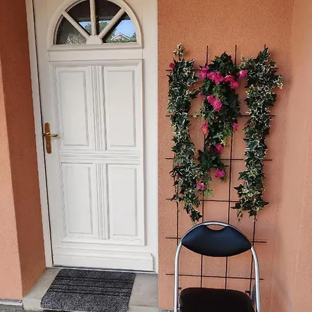 Studio With Private Bathroom Homestay *